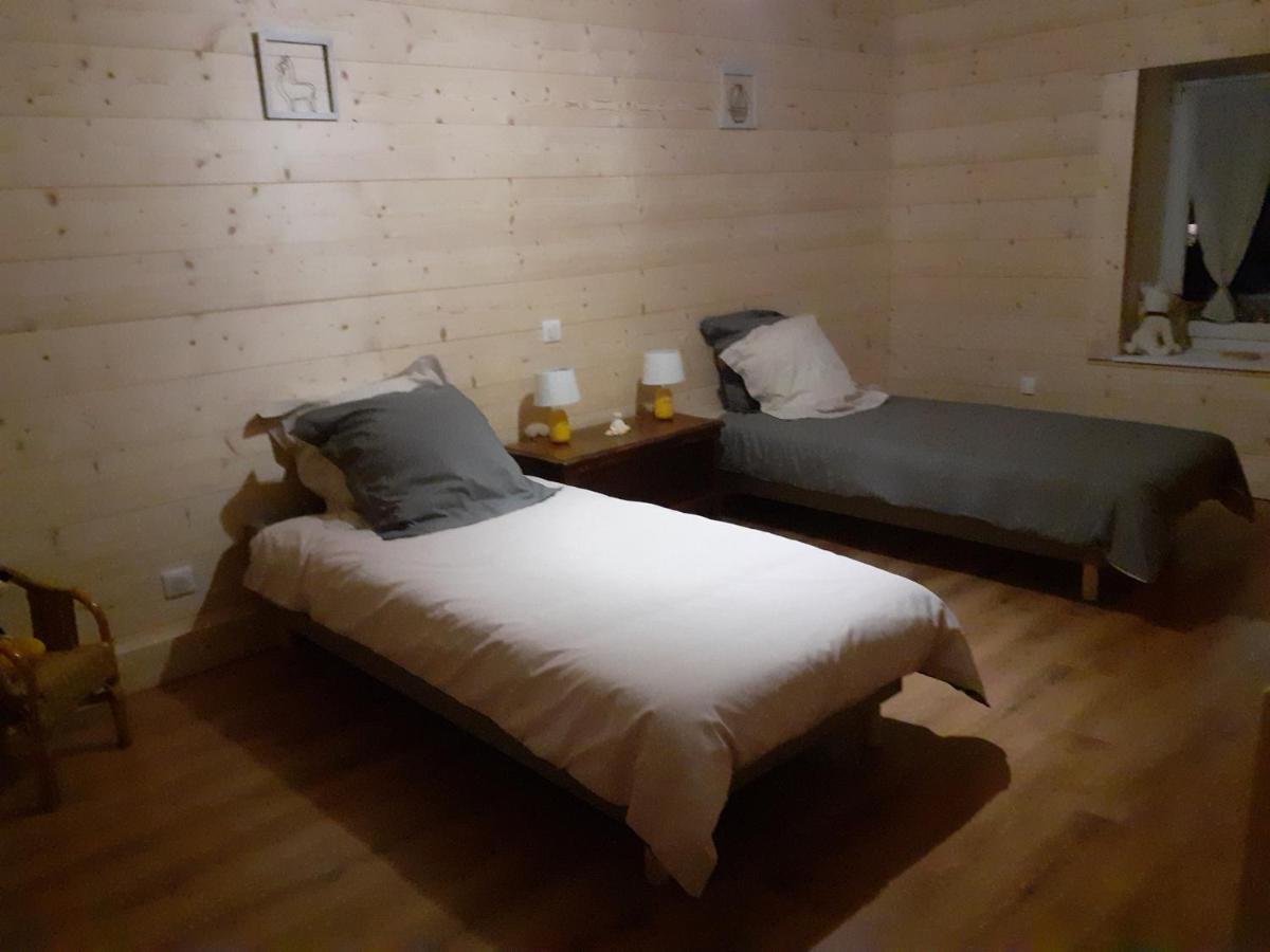 Les Trois Charmes Hotell Chaucenne Exteriör bild