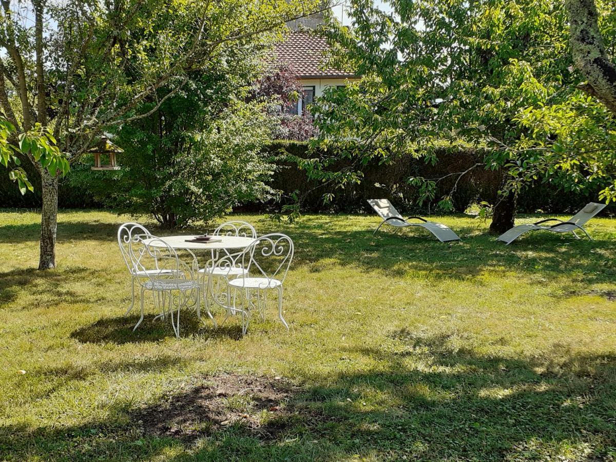 Les Trois Charmes Hotell Chaucenne Exteriör bild